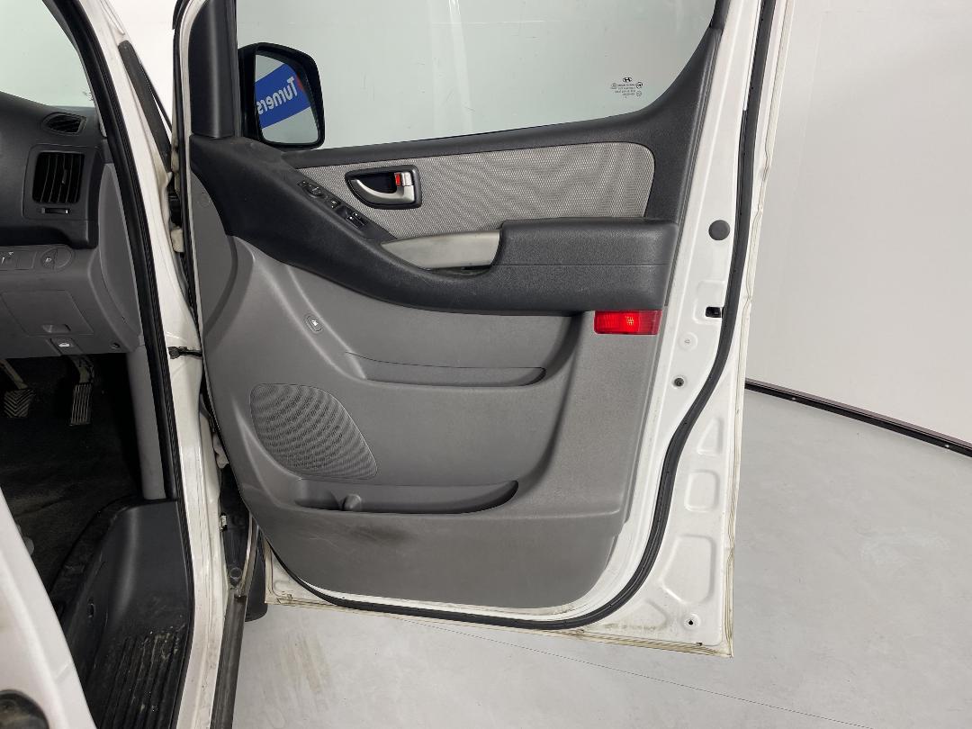 Photo '14' of Hyundai H1