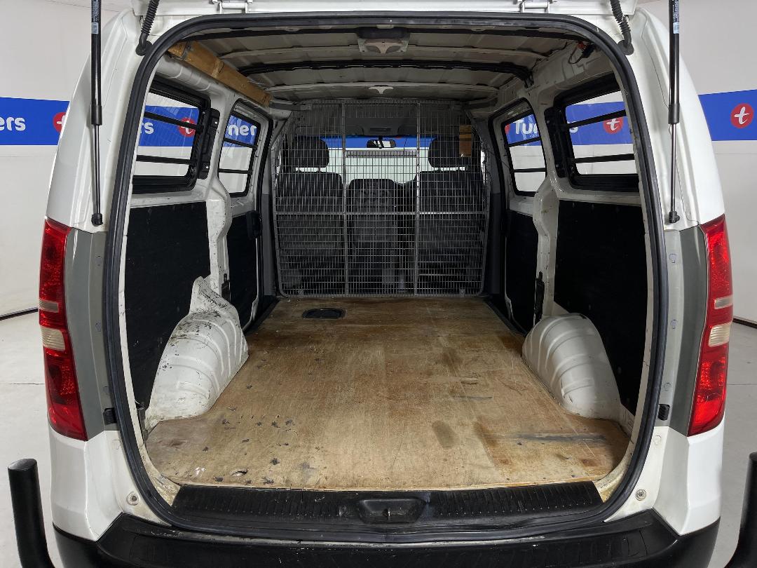 Photo '14' of Hyundai H1 Photo '14' of Hyundai H1