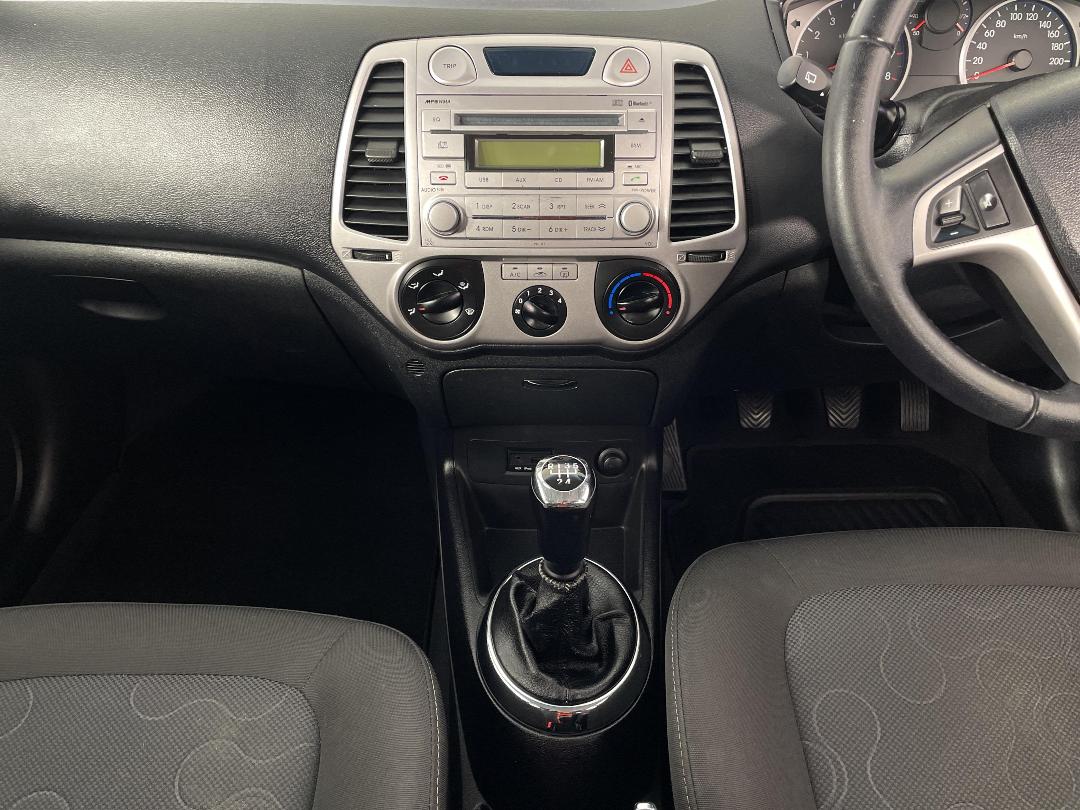 Photo '18' of Hyundai I20