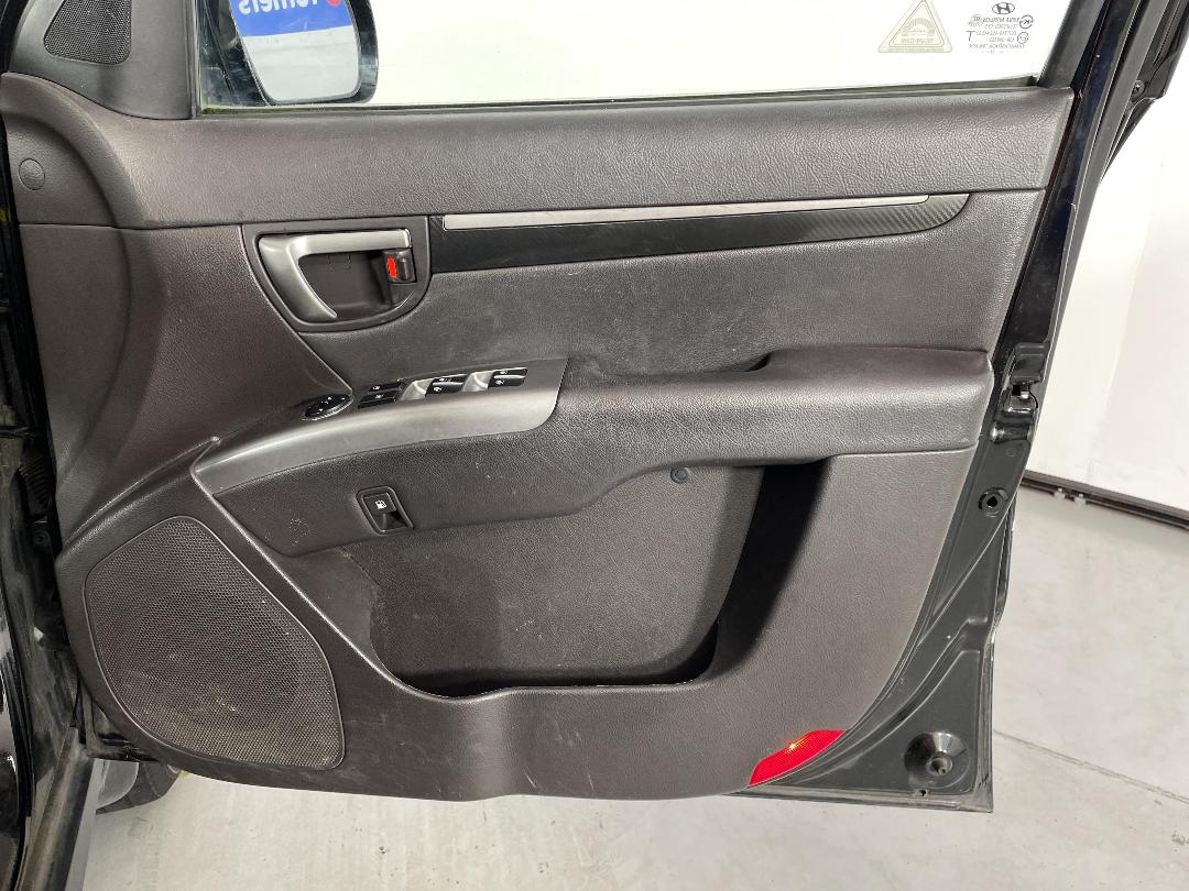 Photo '15' of Hyundai Santa FE Photo '15' of Hyundai Santa FE