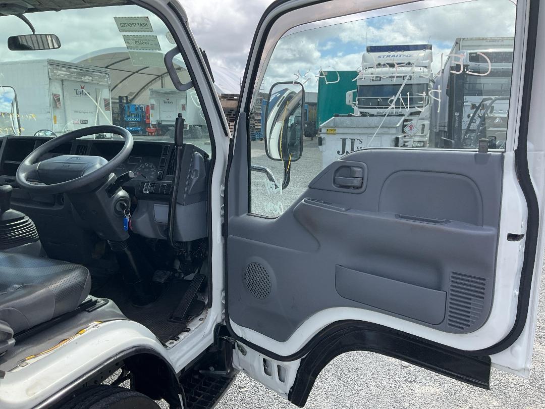 Photo '11' of Isuzu ELF Tipper