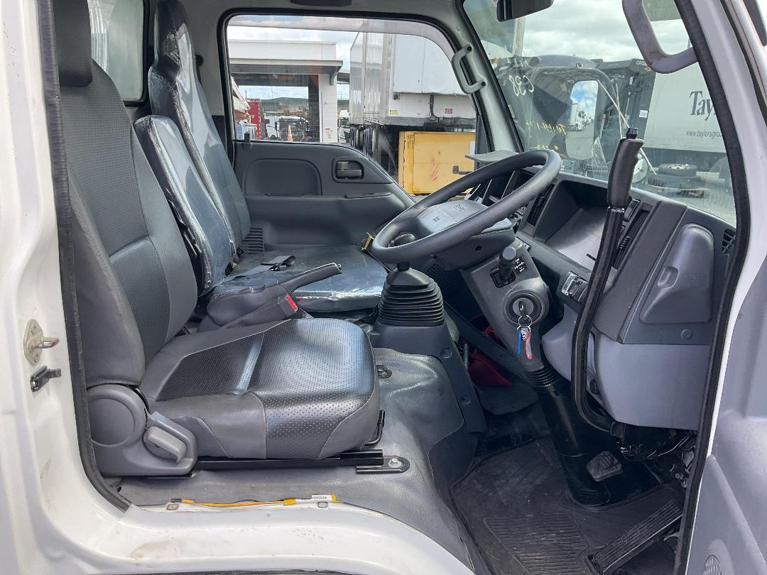 Photo '12' of Isuzu ELF Tipper