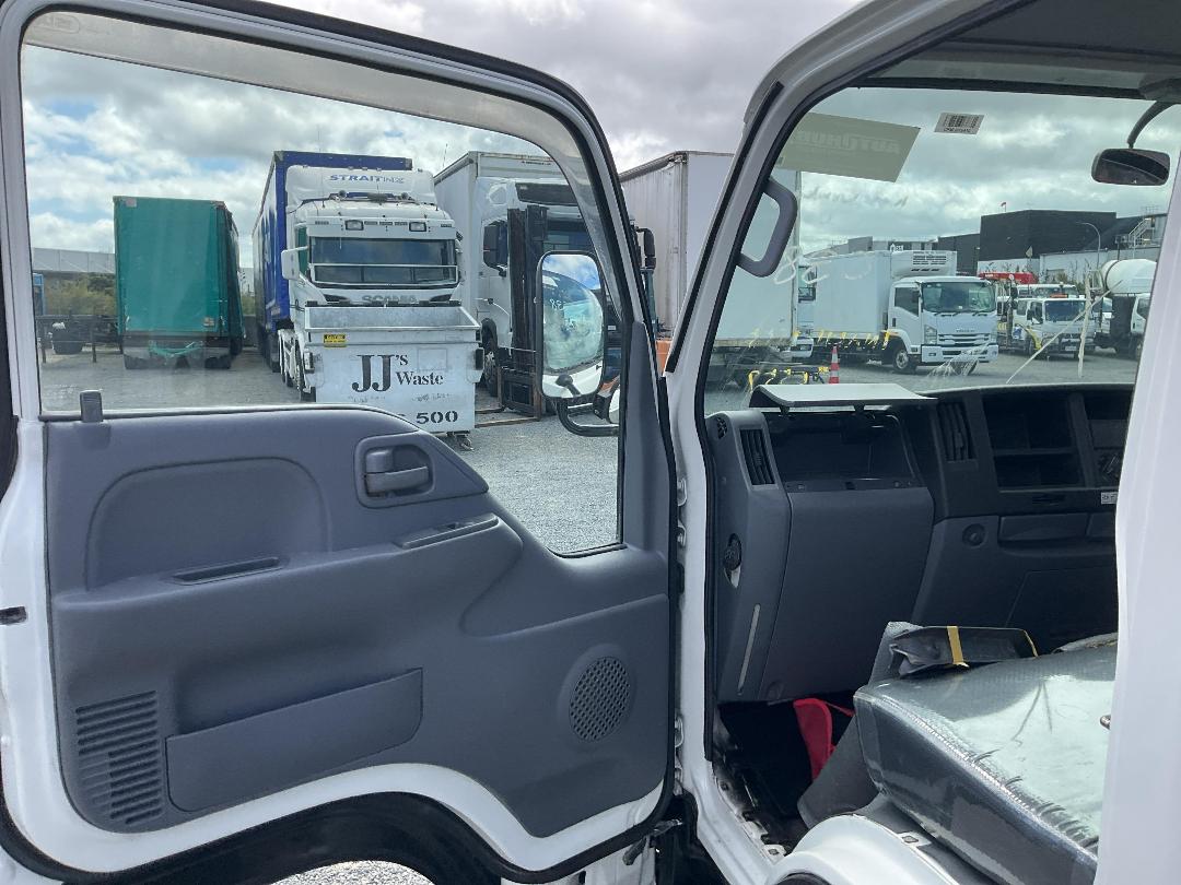 Photo '20' of Isuzu ELF Tipper