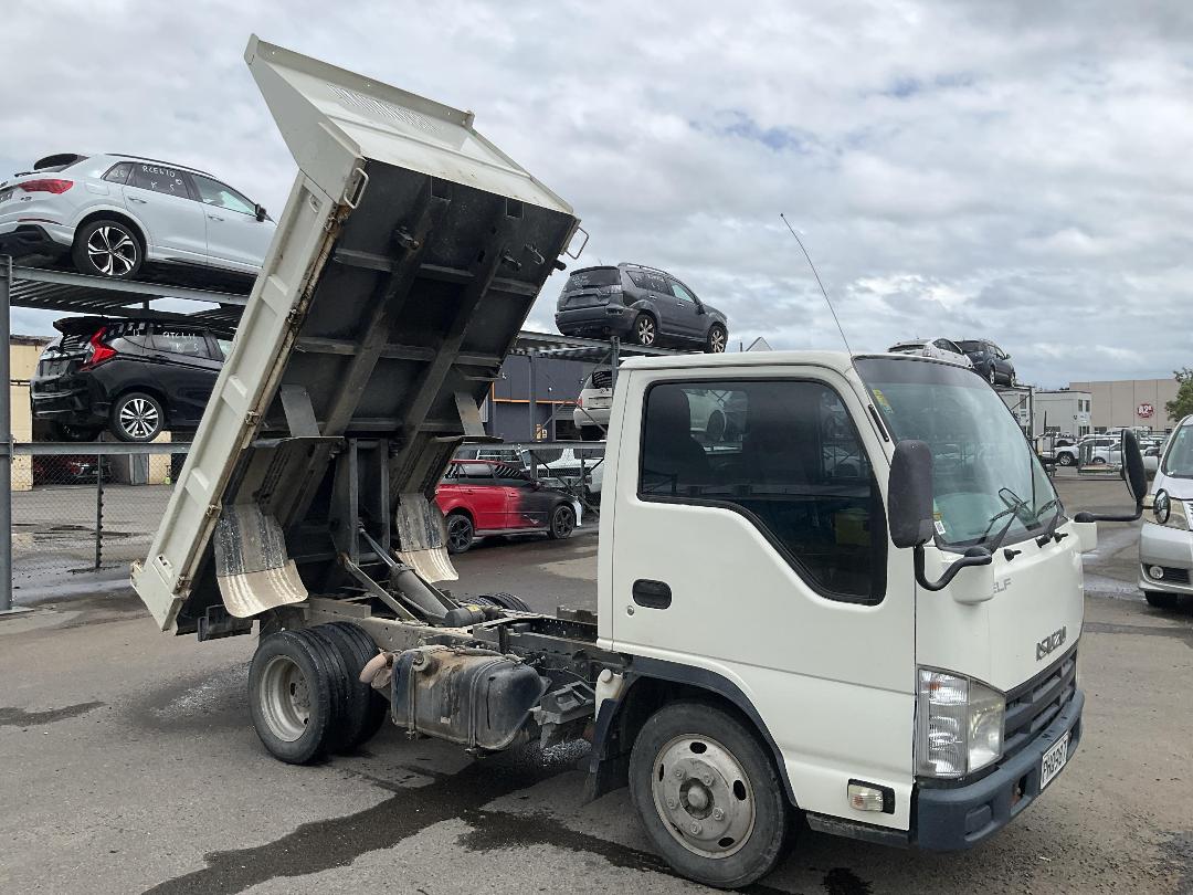 Photo '3' of Isuzu ELF Tipper Photo '3' of Isuzu ELF Tipper