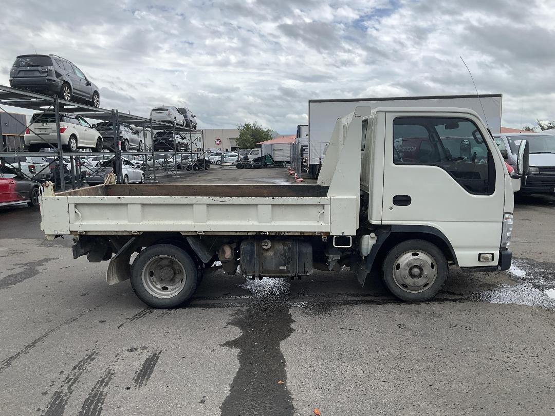 Photo '4' of Isuzu ELF Tipper Photo '4' of Isuzu ELF Tipper