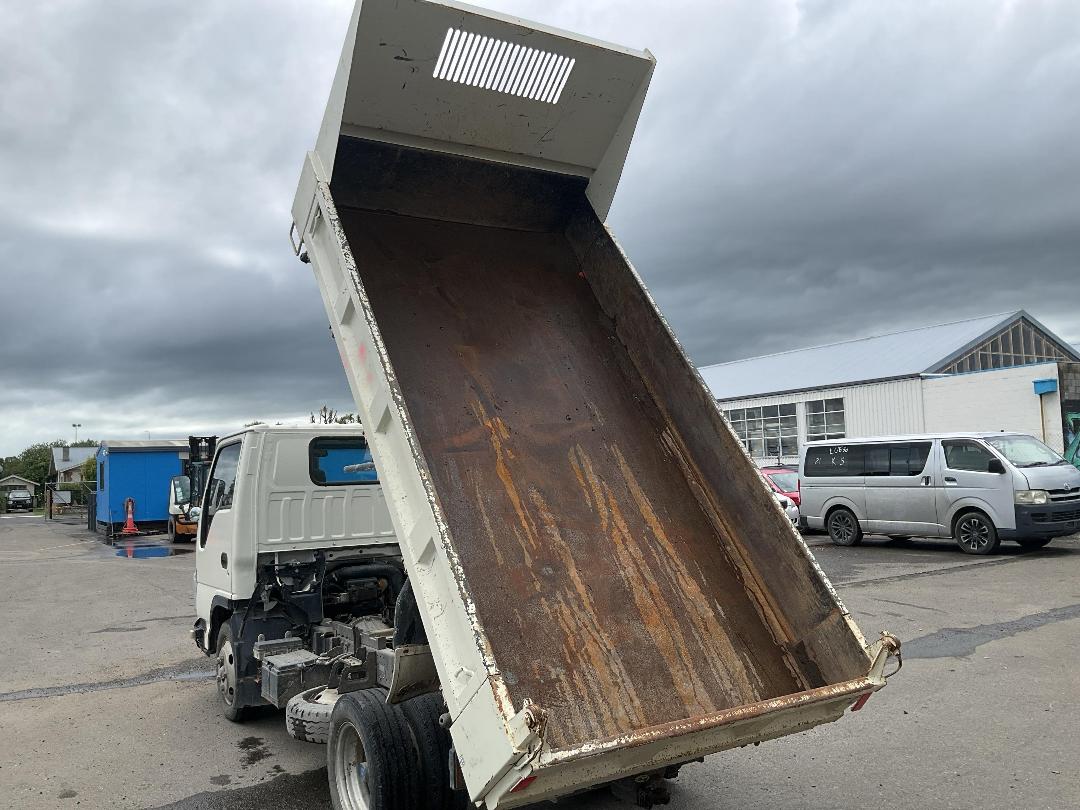 Photo '25' of Isuzu ELF Tipper Photo '25' of Isuzu ELF Tipper