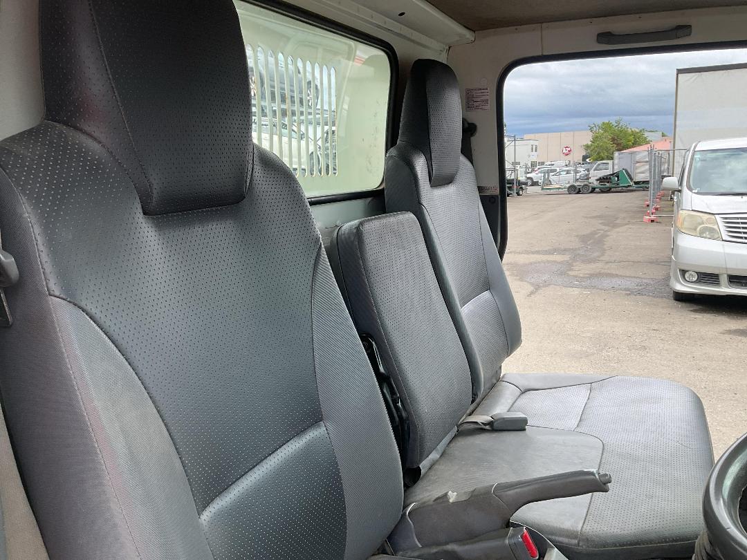 Photo '37' of Isuzu ELF Tipper Photo '37' of Isuzu ELF Tipper