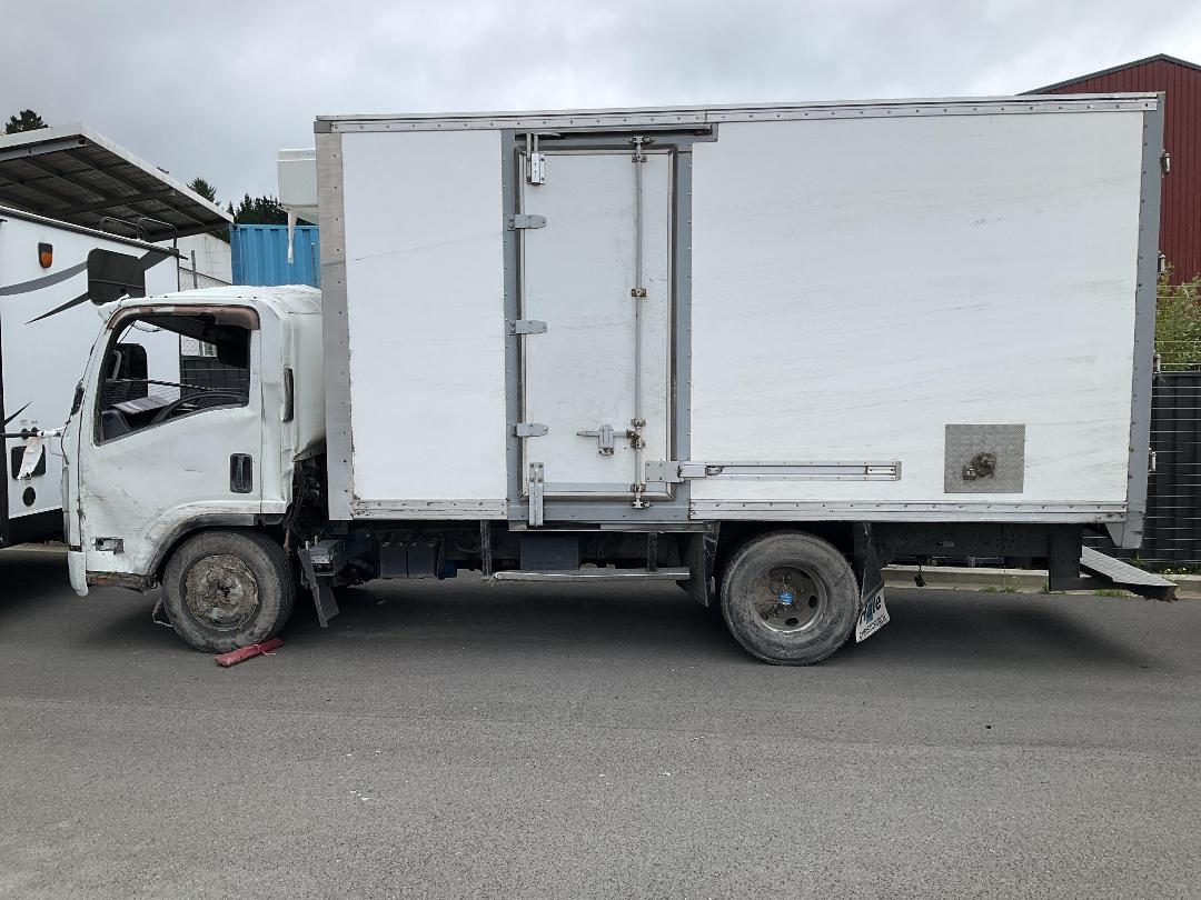 Photo '11' of Isuzu ELF NPR75N Chiller