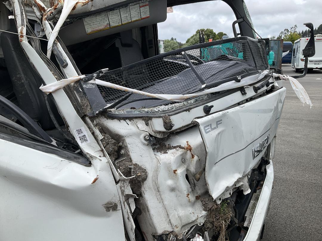 Photo '3' of Isuzu ELF NPR75N Chiller