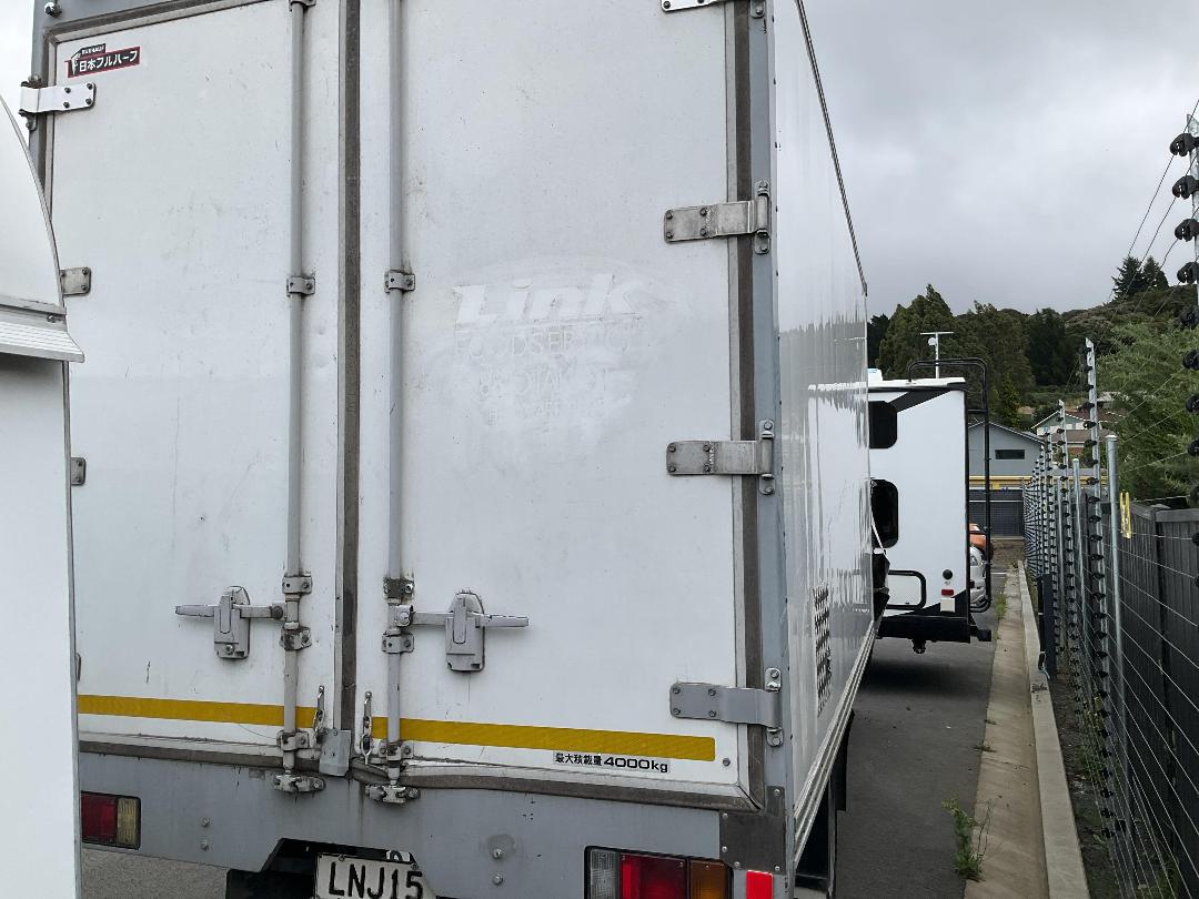 Photo '10' of Isuzu ELF NPR75N Chiller