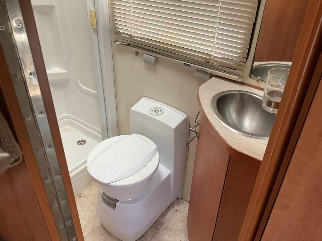 Photo '8' of Iveco Daily WINNEBAGO RV Motorhome Photo '8' of Iveco Daily WINNEBAGO RV Motorhome