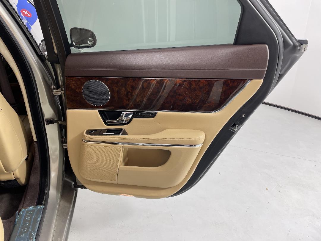 Photo '19' of Jaguar XJ