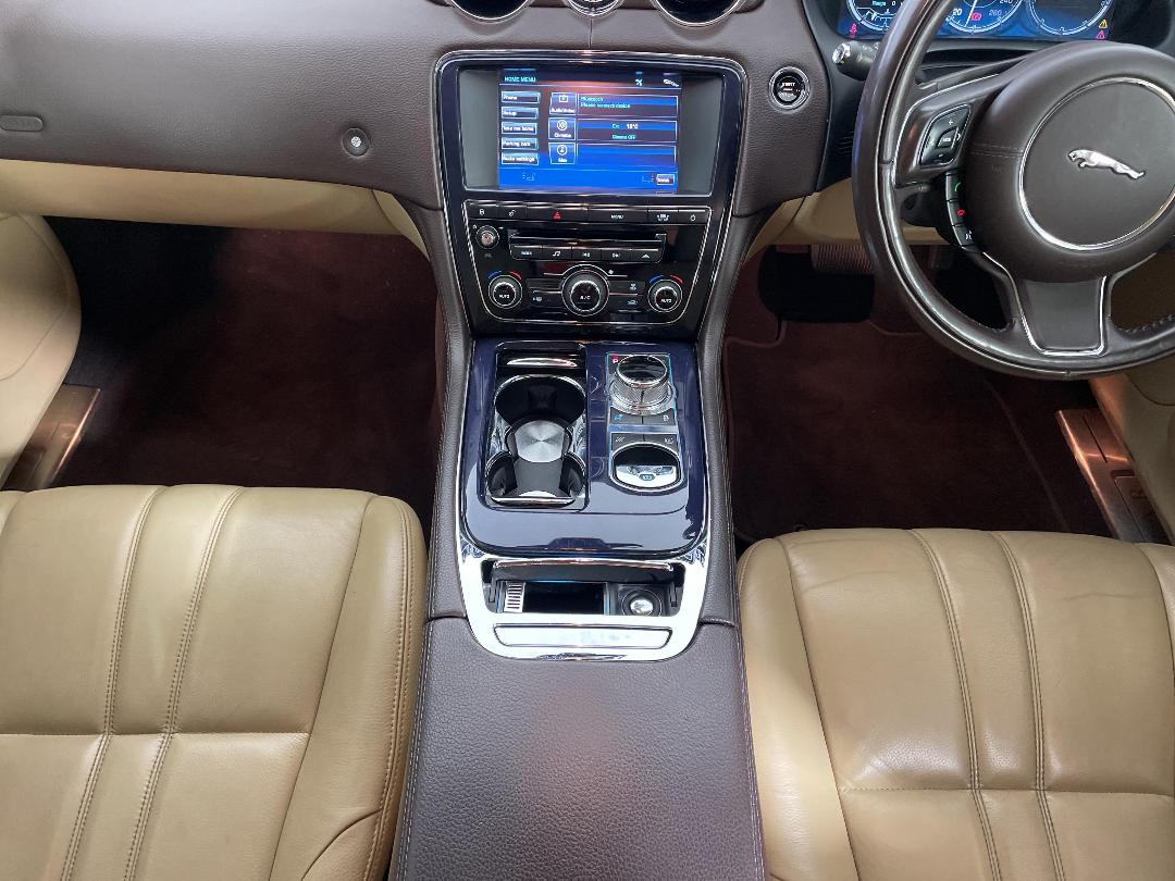 Photo '18' of Jaguar XJ