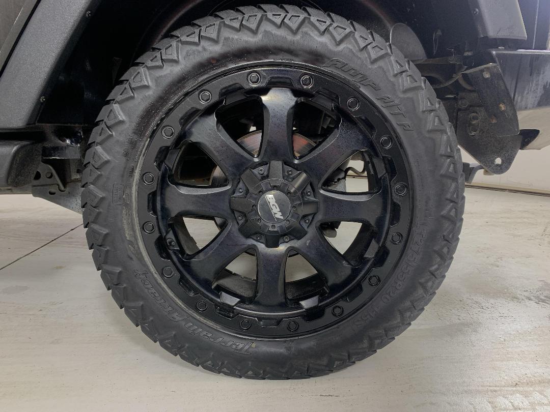 Photo '11' of Jeep Wrangler