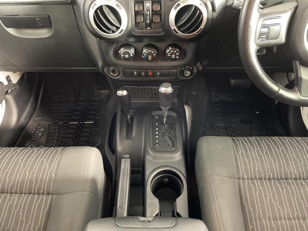 Photo '18' of Jeep Wrangler