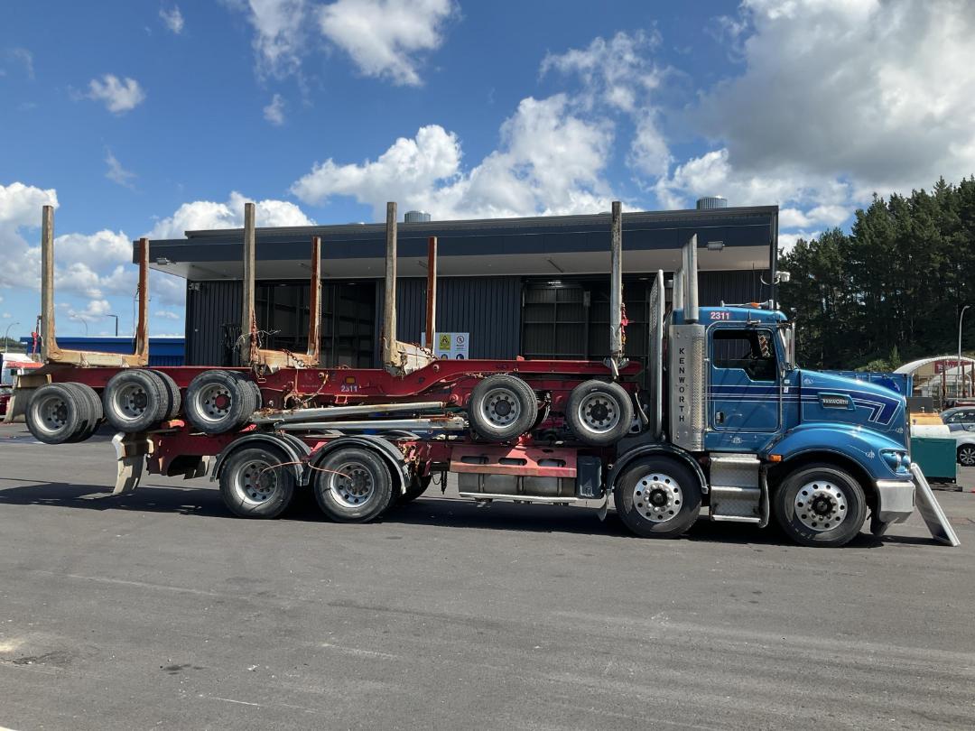 Photo '3' of Kenworth T408 & 2011 PATCHELL Logger