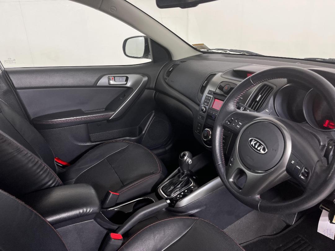 Photo '16' of KIA Cerato