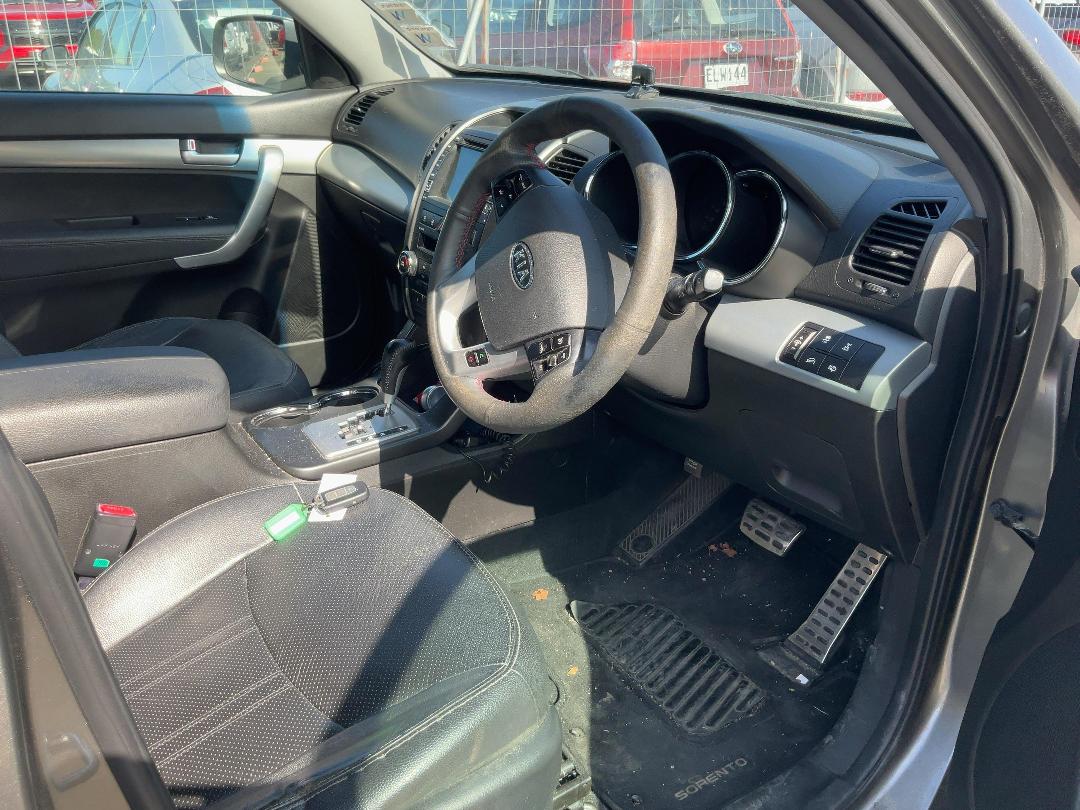 Photo '13' of KIA Sorento R LTD Photo '13' of KIA Sorento R LTD