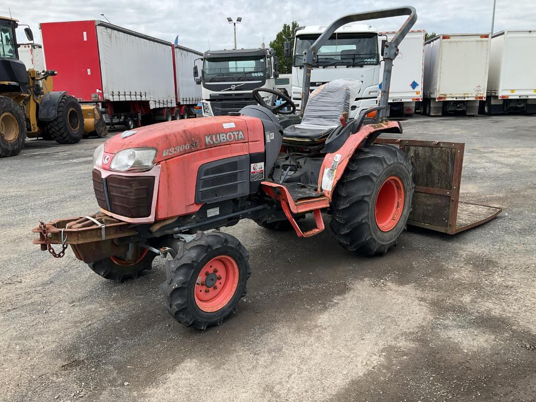 Photo '7' of Kubota B3300SU Tractor