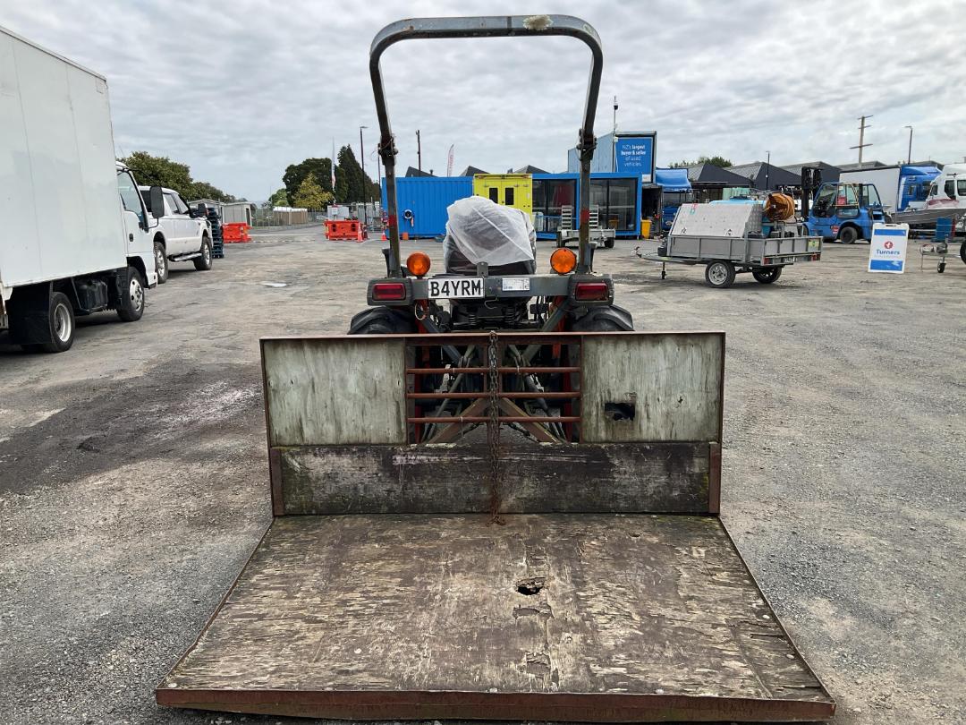 Photo '5' of Kubota B3300SU Tractor