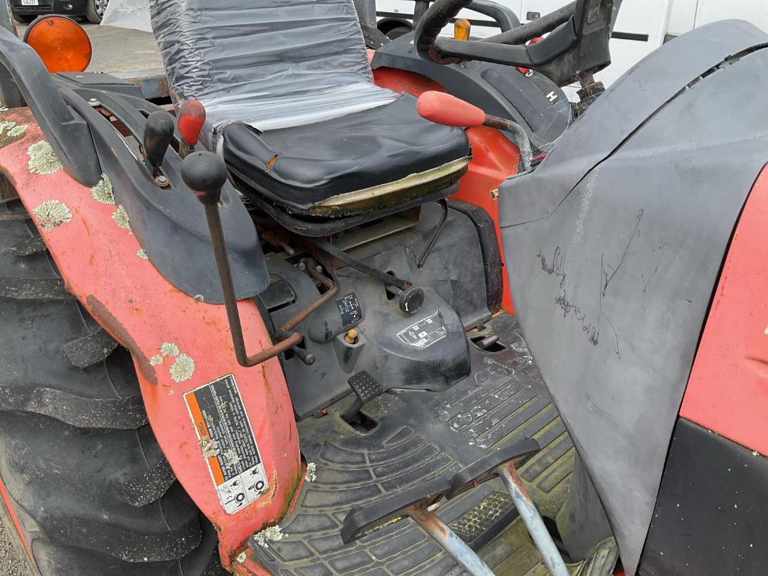 Photo '12' of Kubota B3300SU Tractor