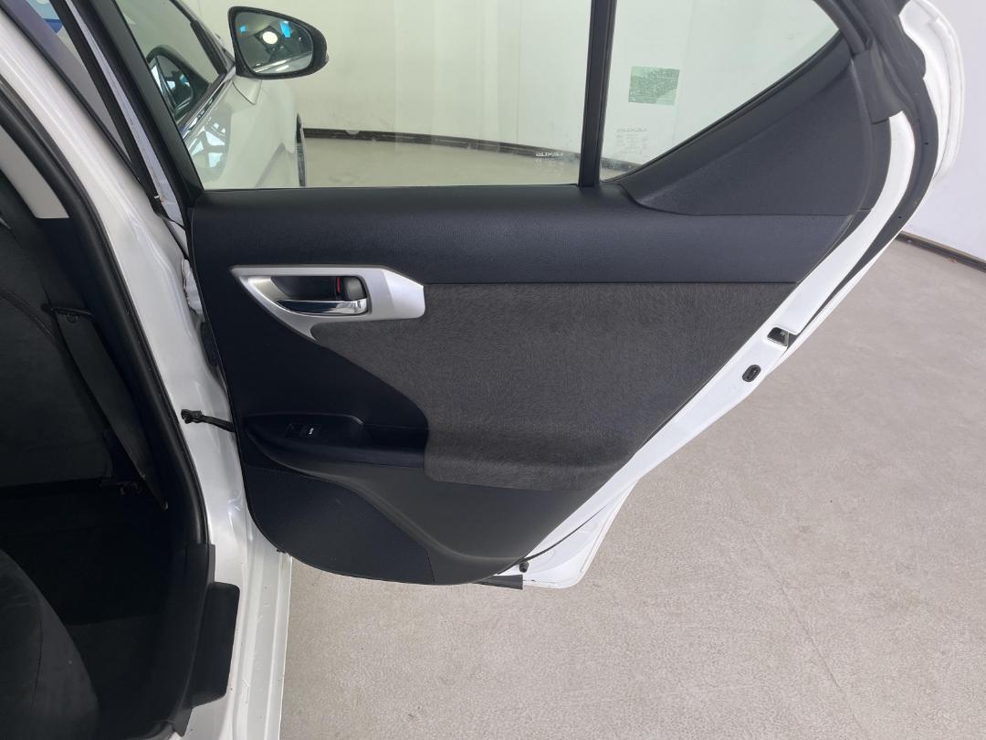 Photo '19' of Lexus CT200H