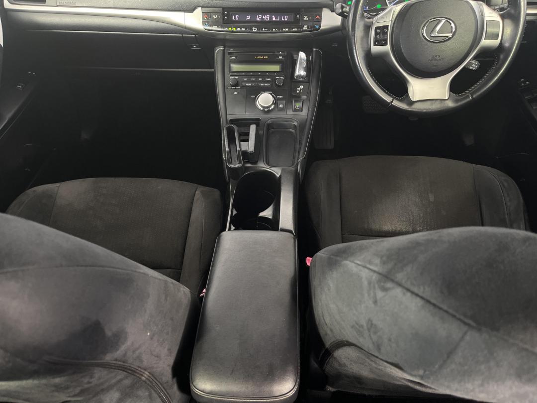 Photo '18' of Lexus CT200H