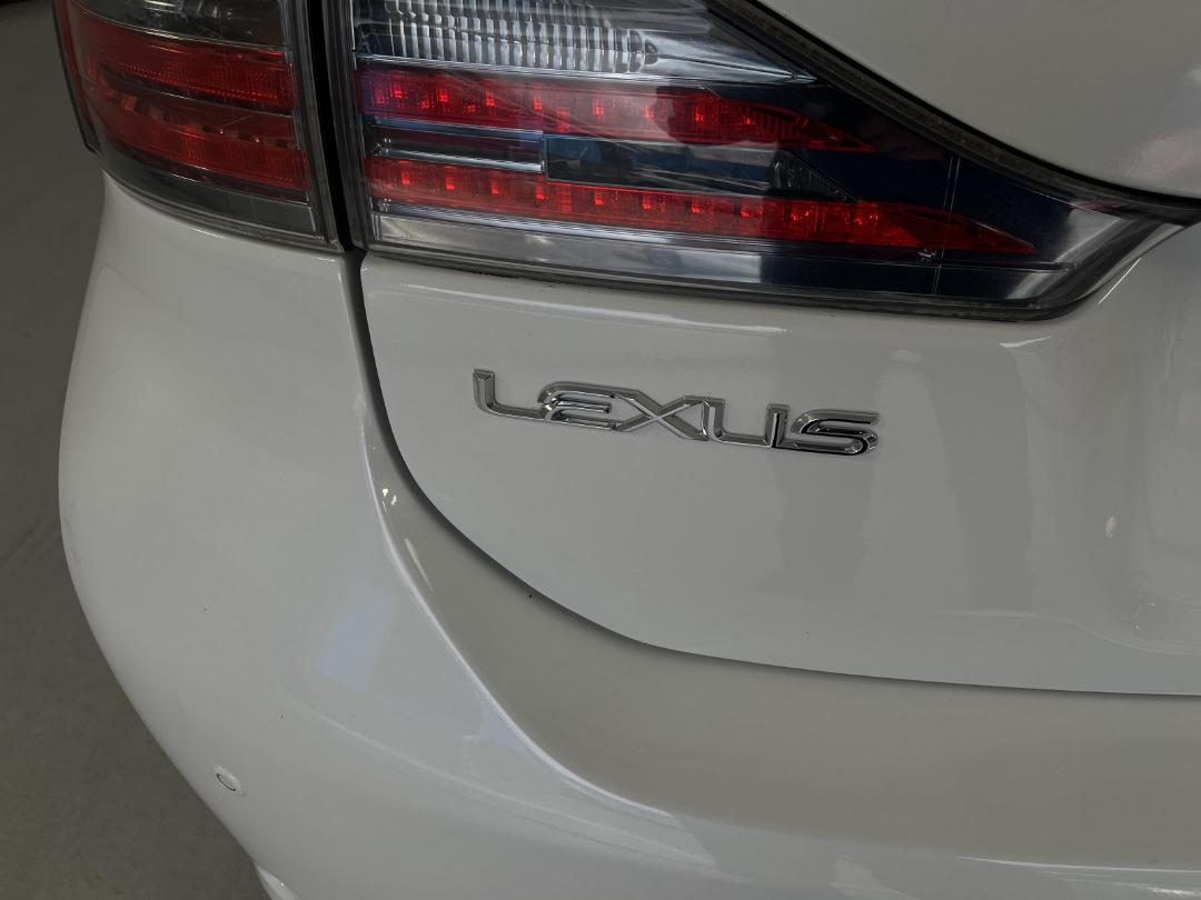 Photo '24' of Lexus CT200H