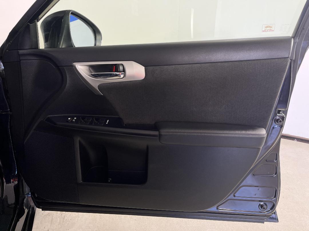 Photo '15' of Lexus CT200H Photo '15' of Lexus CT200H