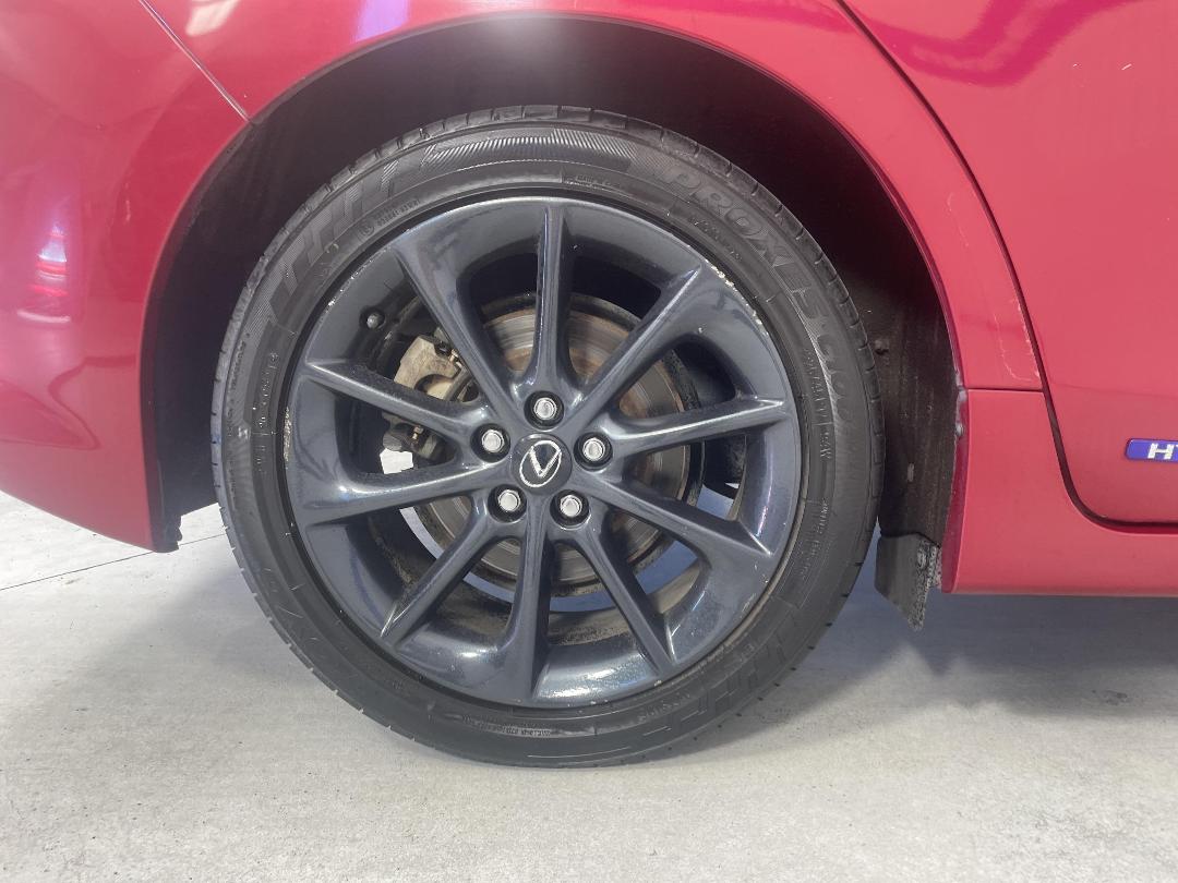 Photo '12' of Lexus CT200H