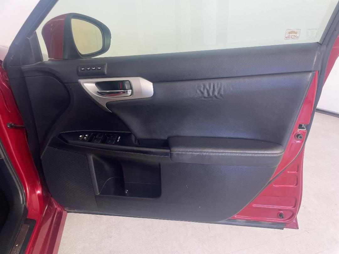 Photo '15' of Lexus CT200H