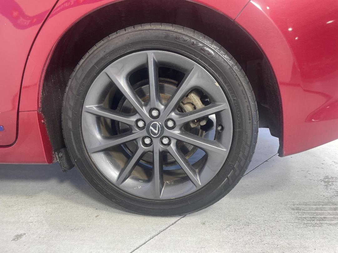 Photo '11' of Lexus CT200H