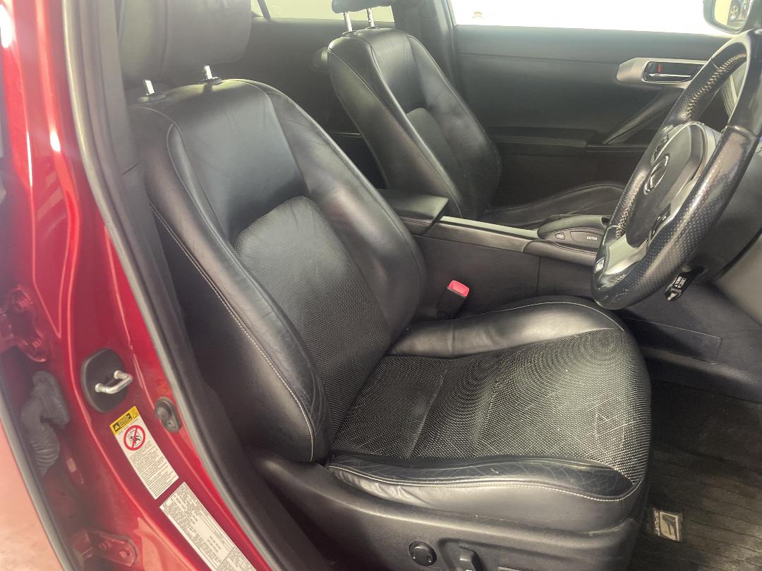 Photo '16' of Lexus CT200H