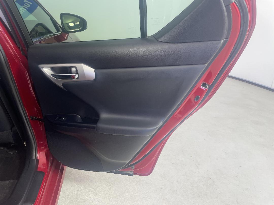 Photo '19' of Lexus CT200H