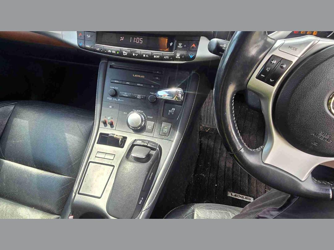 Photo '10' of Lexus CT200H Hybrid