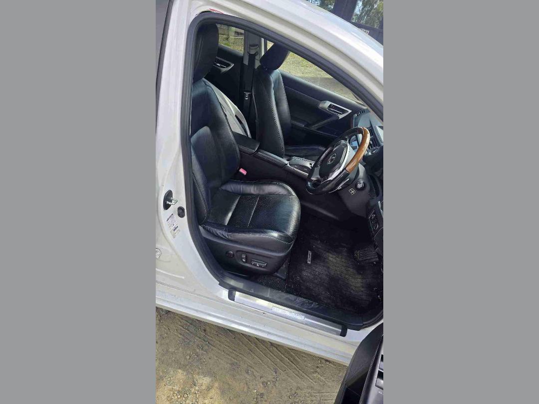 Photo '11' of Lexus CT200H Hybrid