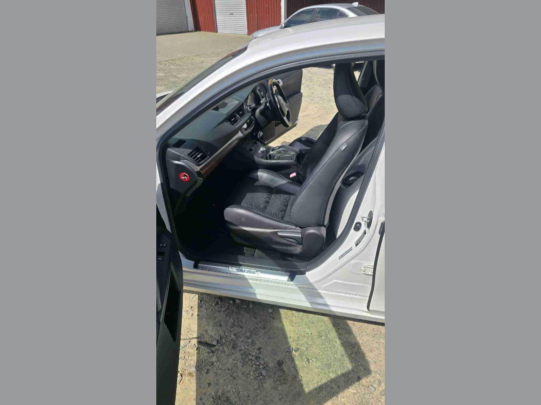 Photo '15' of Lexus CT200H Hybrid