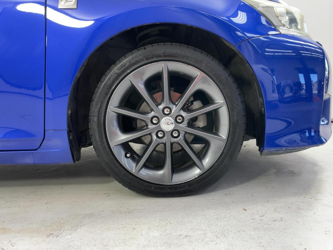 Photo '9' of Lexus CT200H