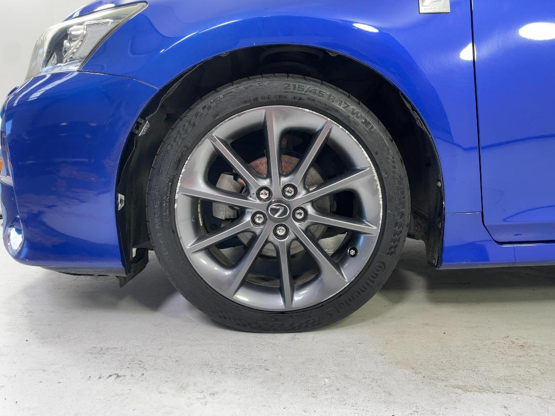 Photo '10' of Lexus CT200H