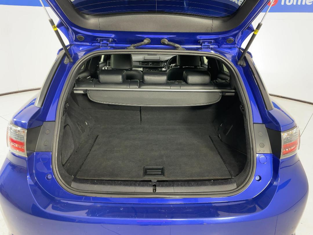 Photo '14' of Lexus CT200H