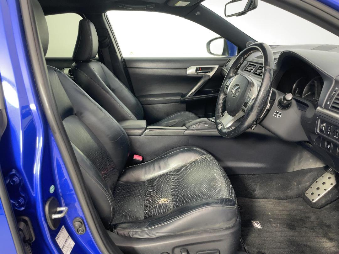 Photo '16' of Lexus CT200H