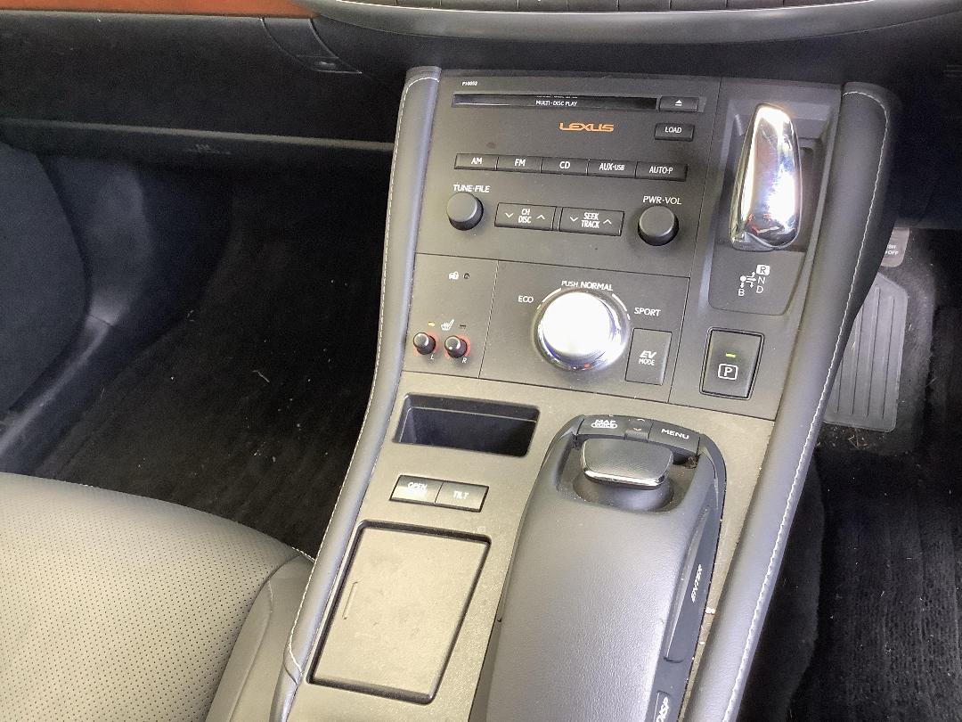 Photo '14' of Lexus CT200H LTD E