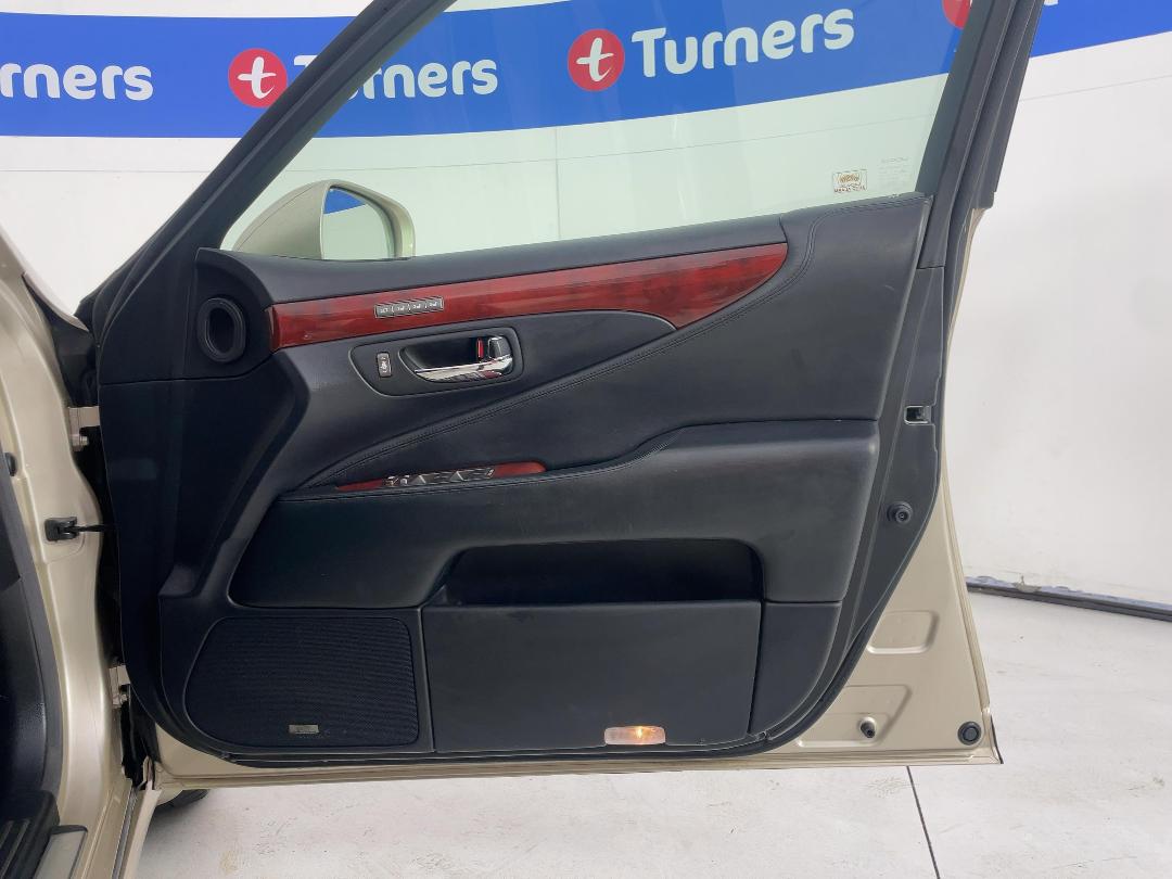 Photo '15' of Lexus LS600H Photo '15' of Lexus LS600H