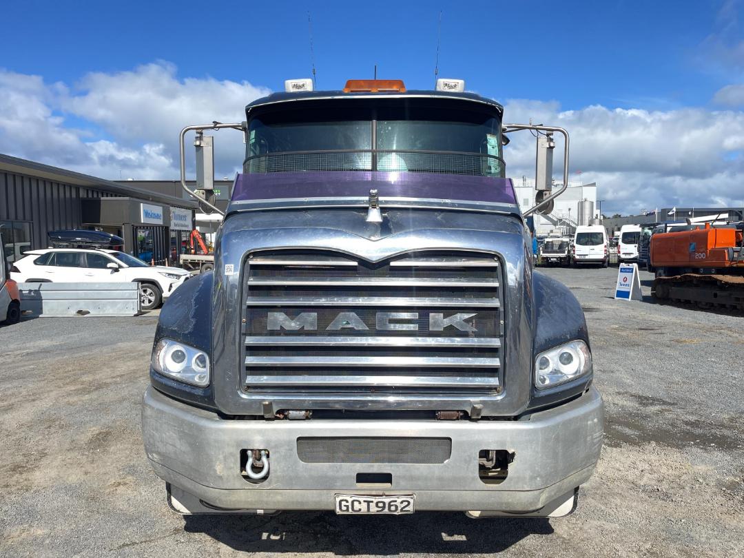 Photo '10' of Mack Granite CMMR 8X4 Tipper