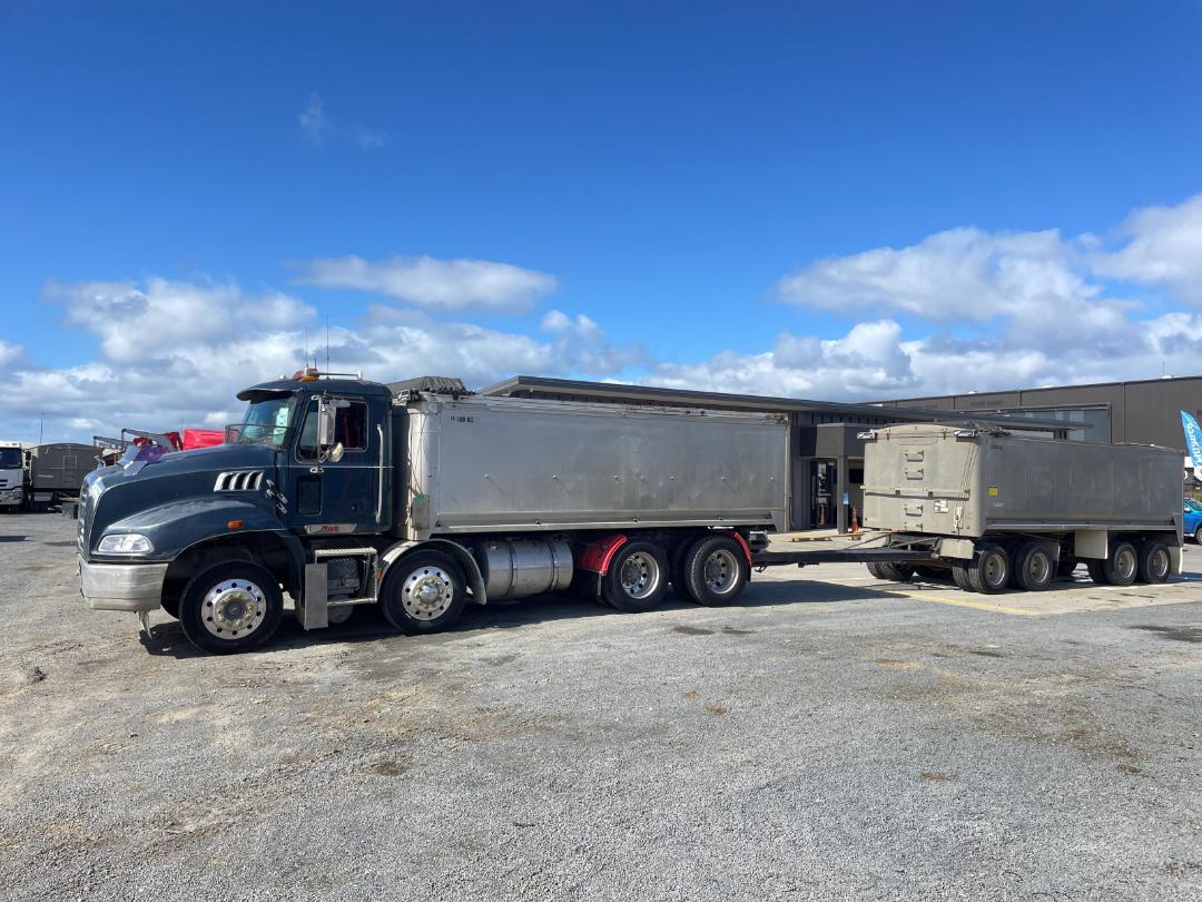 Photo '7' of Mack Granite CMMR 8X4 Tipper