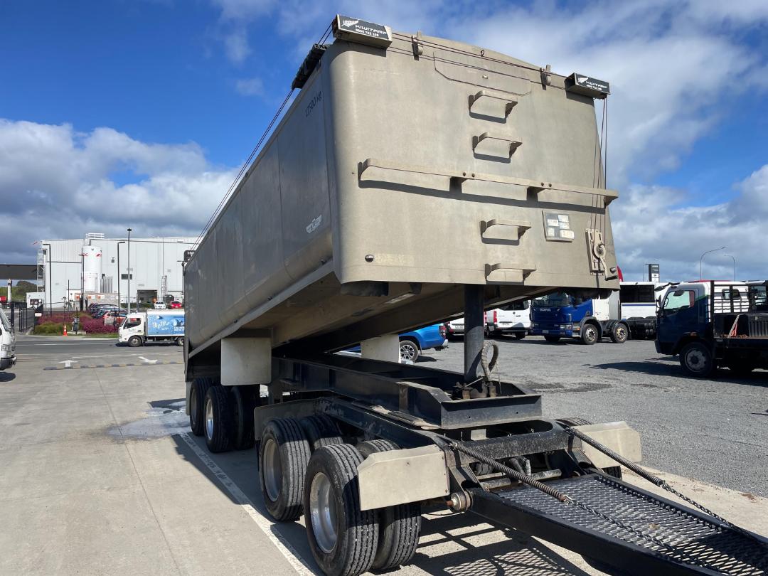 Photo '18' of Mack Granite CMMR 8X4 Tipper