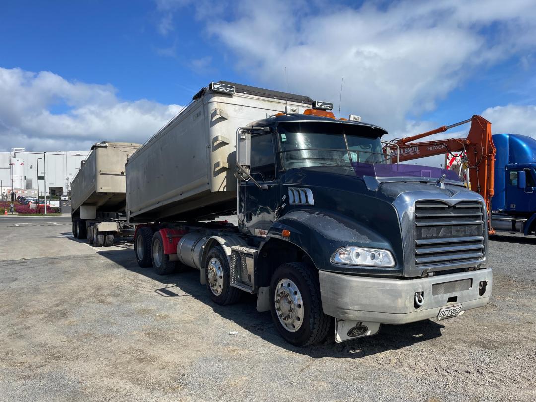 Photo '15' of Mack Granite CMMR 8X4 Tipper