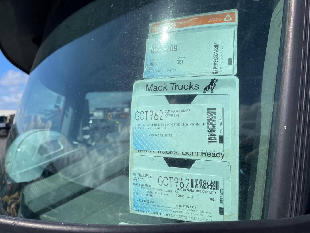 Photo '38' of Mack Granite CMMR 8X4 Tipper