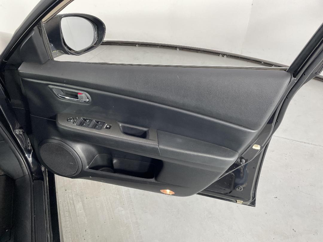 Photo '15' of Mazda Atenza