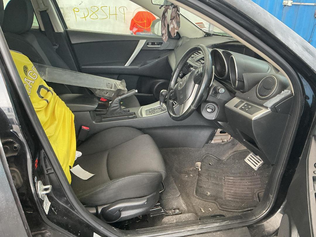 Photo '21' of Mazda Axela